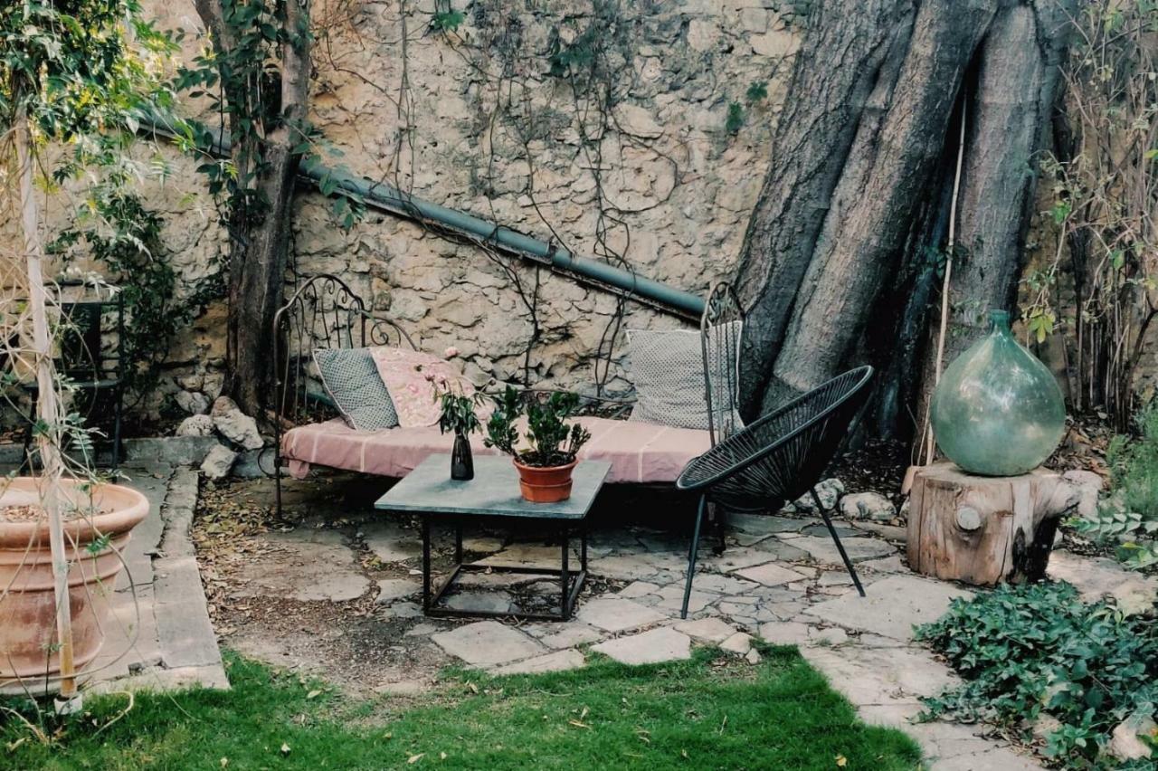 مونبيلييه En Ville Et Sous Les Arbres المظهر الخارجي الصورة